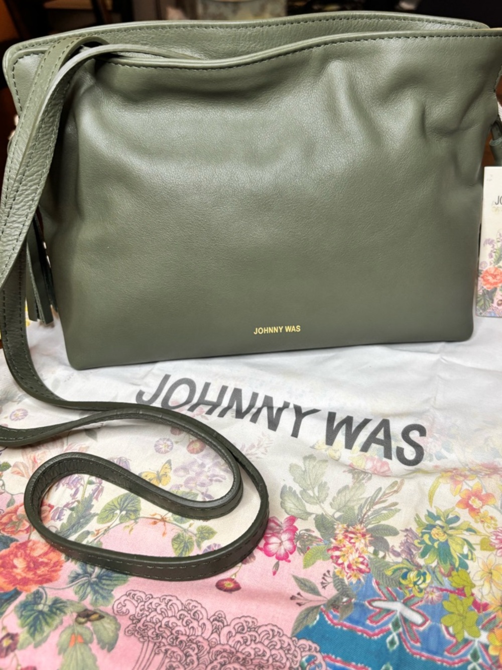 JOHNNY WAS Cinch Pouch Italian Leather Crossbody Bag Loden Green NWT - Picture 4 of 17
